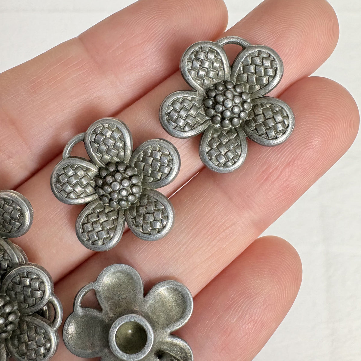 6PCS Vintage Plum Blossom Double-Loop Connector Charm, Retro Floral Link Pendant for Jewelry Making
