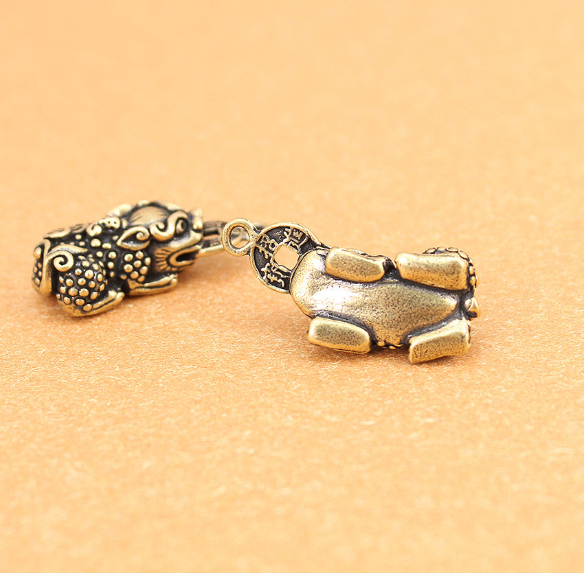 1 Pair of Vintage Brass Pi Xiu Pendants, Retro Chinese Money Pixiu Charms, Feng Shui Lucky Creature Pendants, Antique Brass DIY Jewelry Supplies