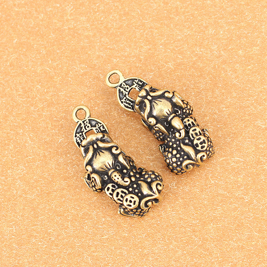 1 Pair of Vintage Brass Pi Xiu Pendants, Retro Chinese Money Pixiu Charms, Feng Shui Lucky Creature Pendants, Antique Brass DIY Jewelry Supplies