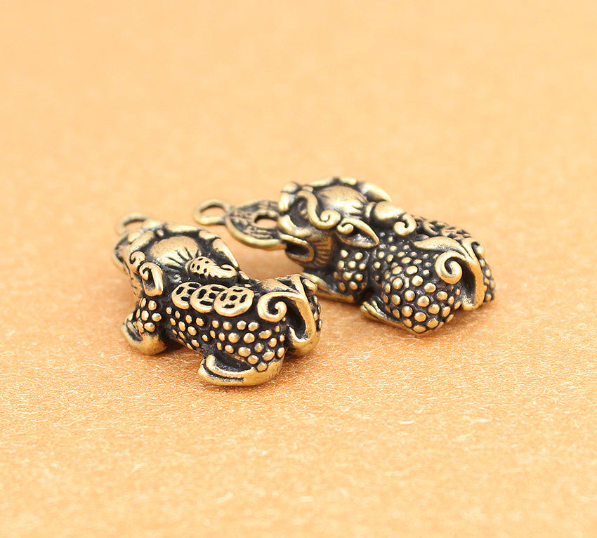 1 Pair of Vintage Brass Pi Xiu Pendants, Retro Chinese Money Pixiu Charms, Feng Shui Lucky Creature Pendants, Antique Brass DIY Jewelry Supplies