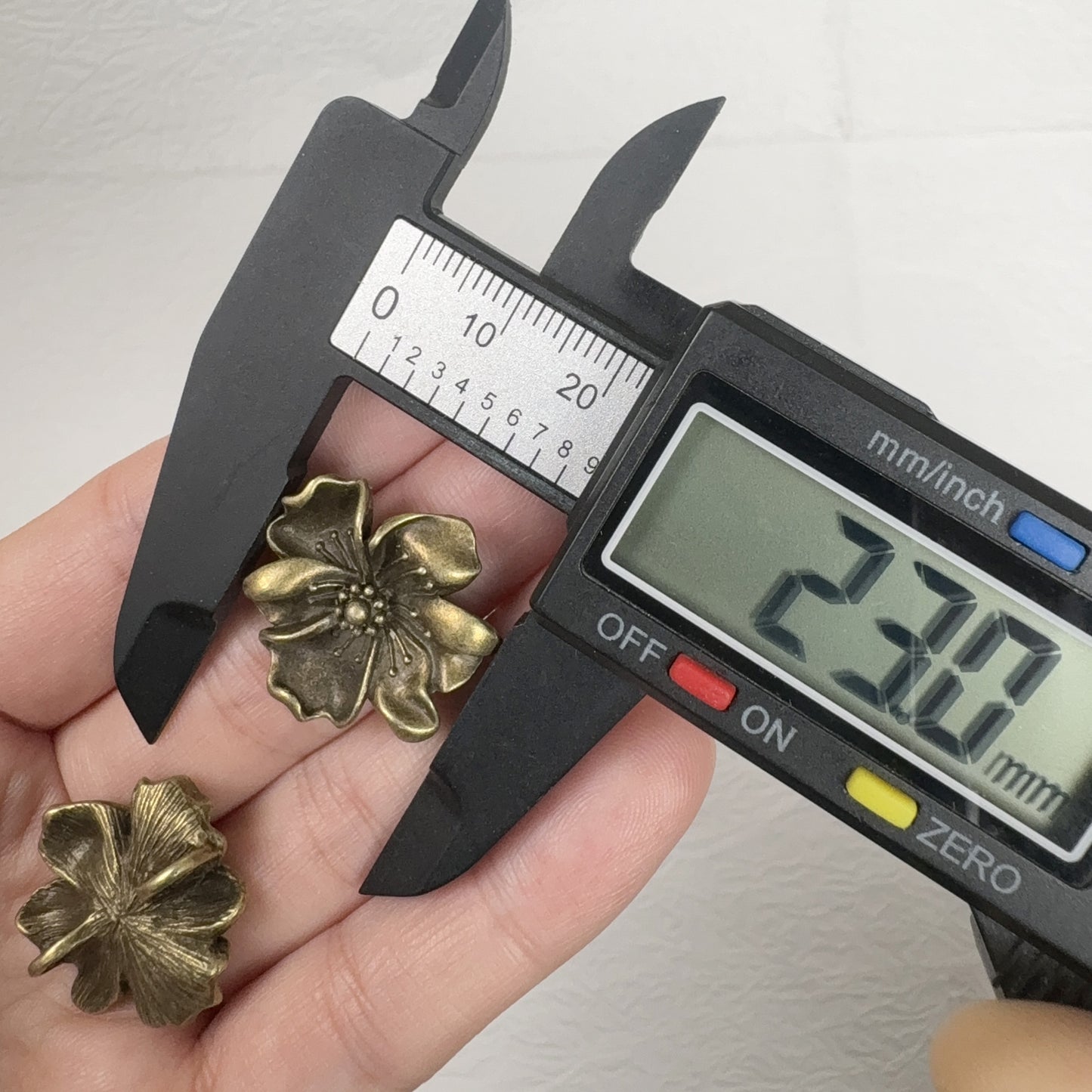 2PCS Vintage Bronze Camellia Double Loop Connectors, Antique Floral Charm, Retro Jewelry Findings for DIY Bracelets and Necklaces