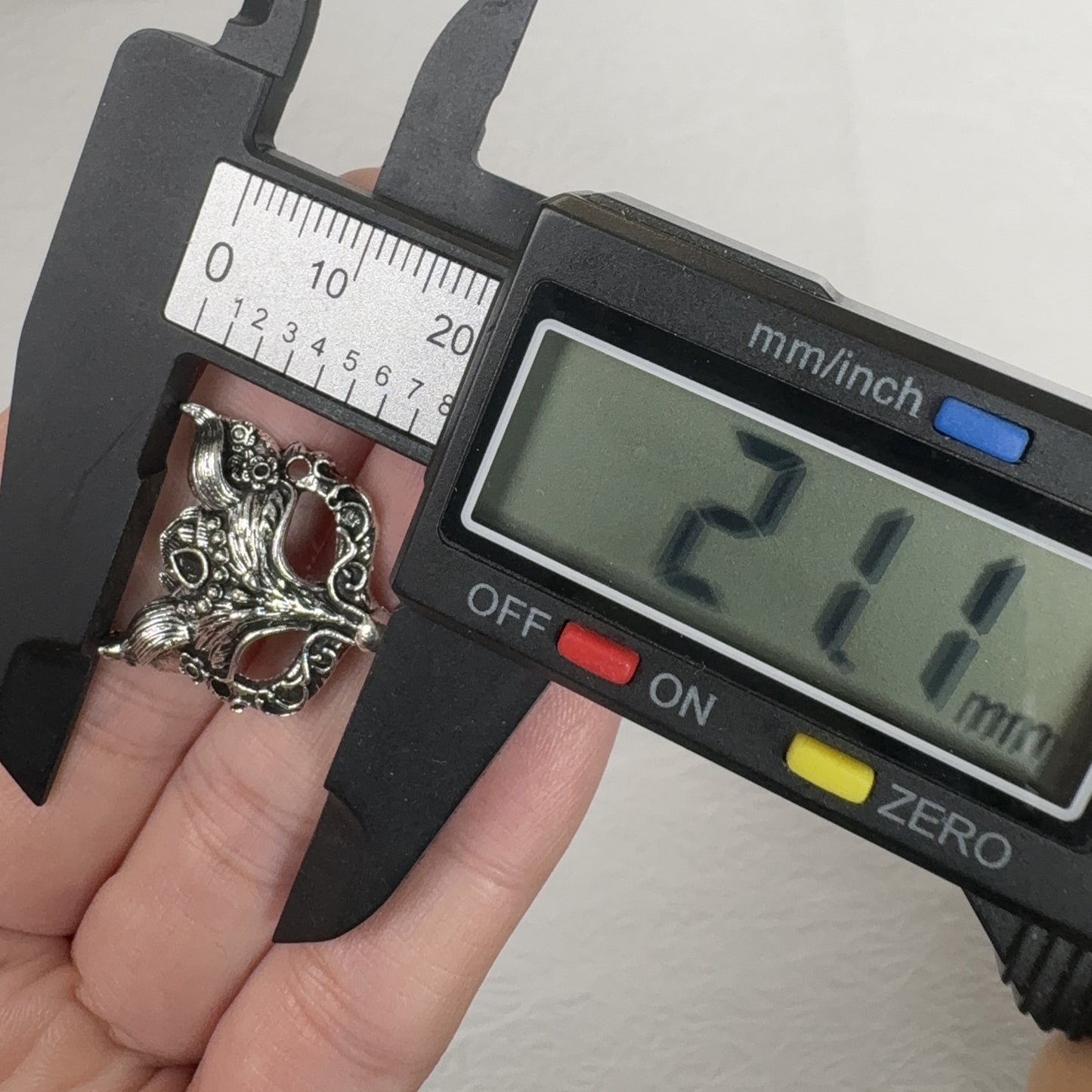 6PCS Vintage Double Hole Fox Mask Pendant, Antique Animal Charm, Retro Jewelry Findings for DIY Necklaces and Bracelets