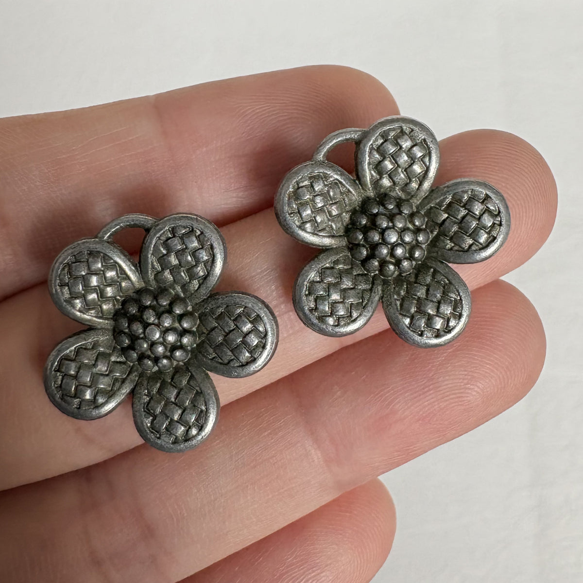 6PCS Vintage Plum Blossom Double-Loop Connector Charm, Retro Floral Link Pendant for Jewelry Making