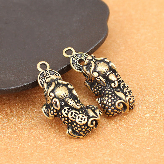 1 Pair of Vintage Brass Pi Xiu Pendants, Retro Chinese Money Pixiu Charms, Feng Shui Lucky Creature Pendants, Antique Brass DIY Jewelry Supplies