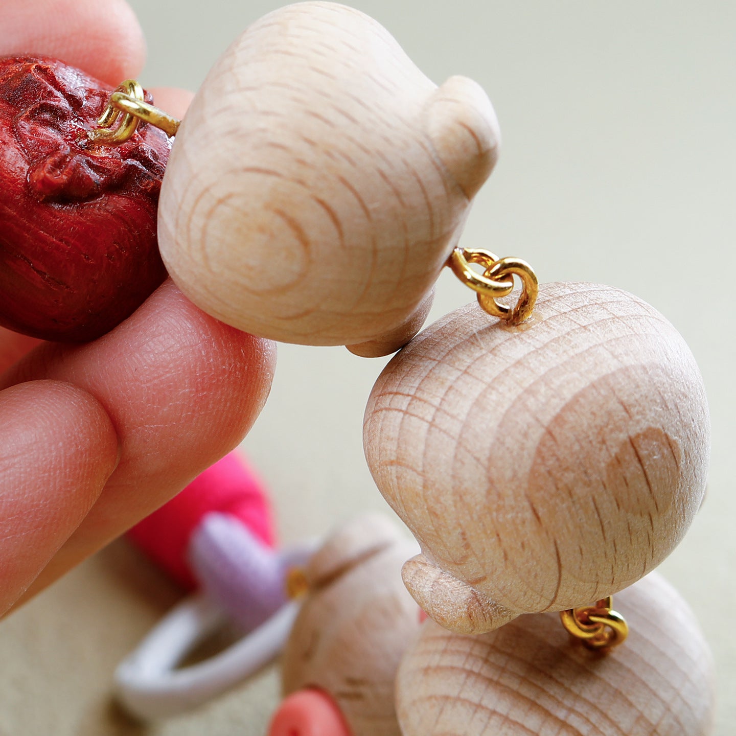 Wood Cute Cartoon Pig Wooden Keychain, Lucky Charm Bag Pendant, Creative Car Hanging Ornament, Friendship Gift for Girls