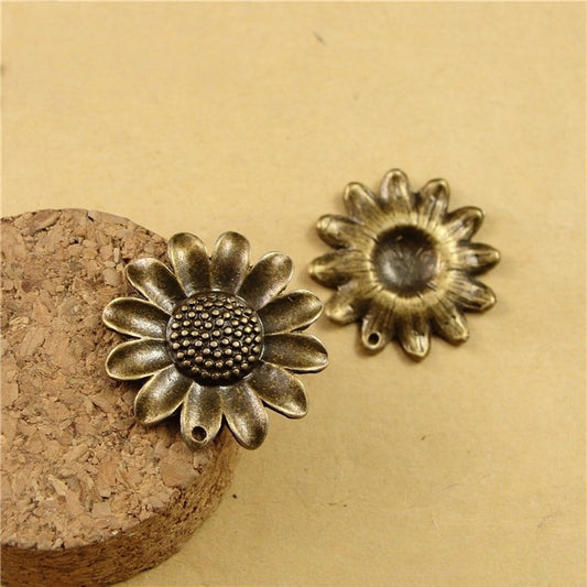6PCS Vintage Sunflower Charm - Bronze Retro Sunflower Accessory for Jewelry & Crafts