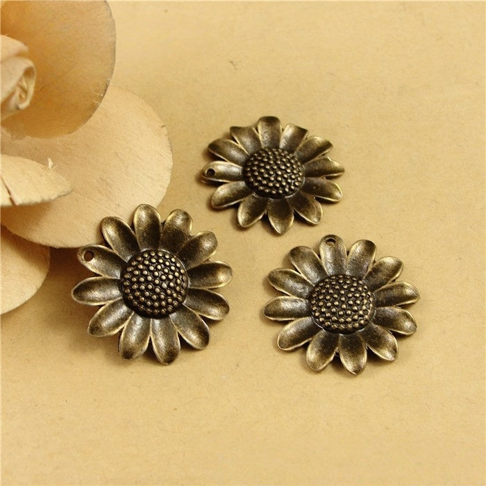 6PCS Vintage Sunflower Charm - Bronze Retro Sunflower Accessory for Jewelry & Crafts