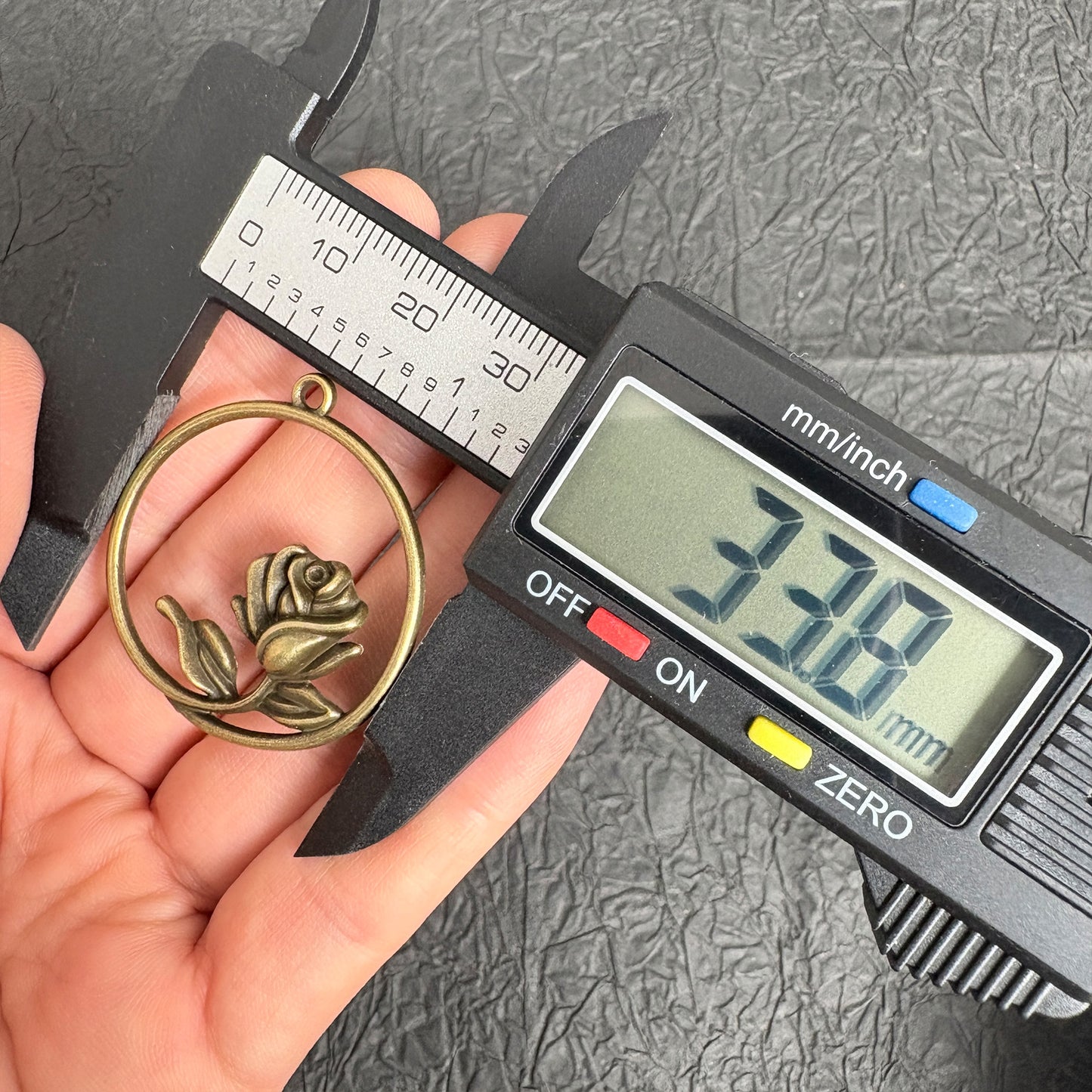 6PCS Antique Bronze Circle Rose Charms, Vintage Floral Pendants for DIY Necklace Jewelry Making