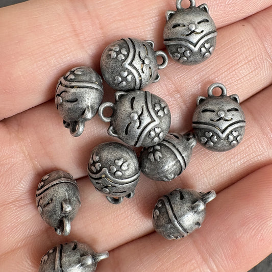 8PCS Antique Silver Tone Cat Charms, Vintage Style Lucky Cat Pendant Beads, Jewelry Making Supplies