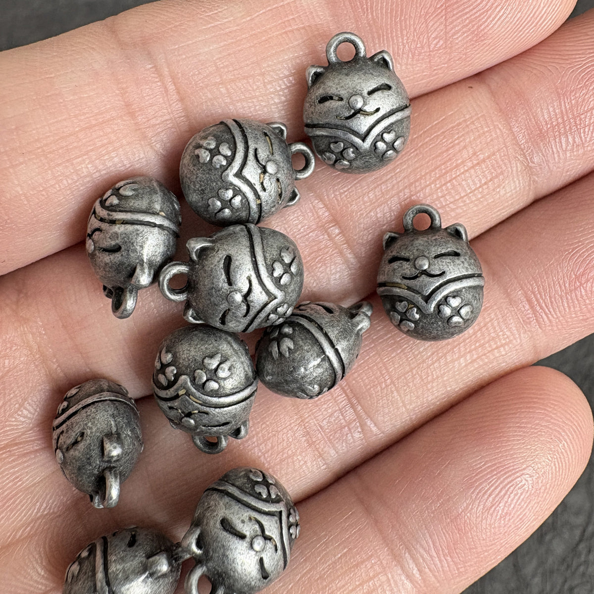 8PCS Antique Silver Tone Cat Charms, Vintage Style Lucky Cat Pendant Beads, Jewelry Making Supplies