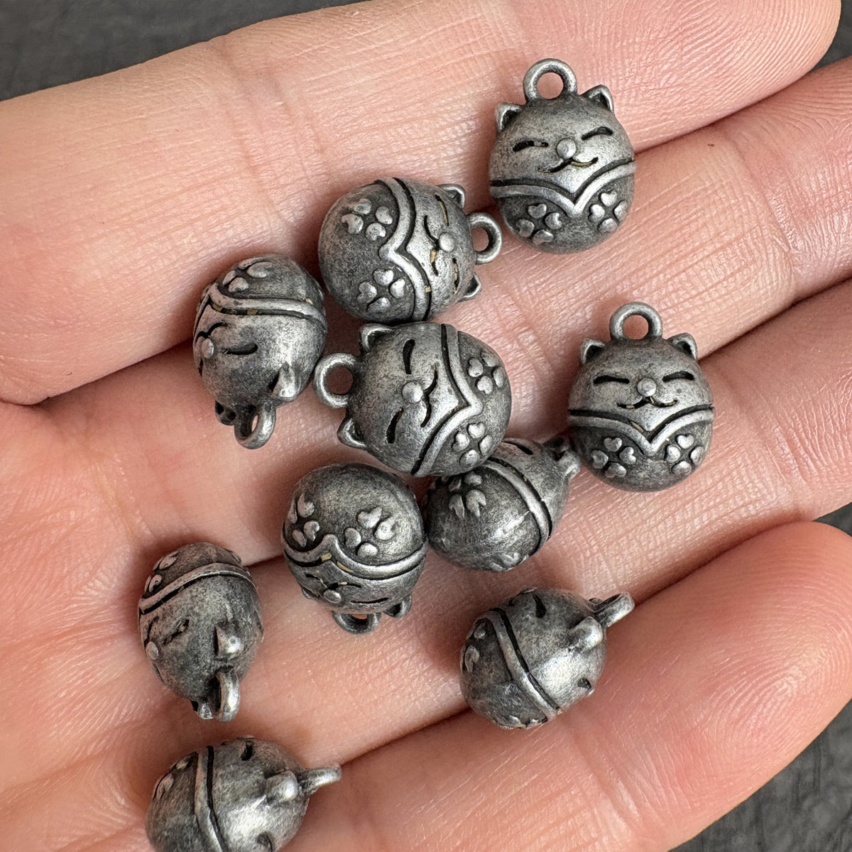 8PCS Antique Silver Tone Cat Charms, Vintage Style Lucky Cat Pendant Beads, Jewelry Making Supplies