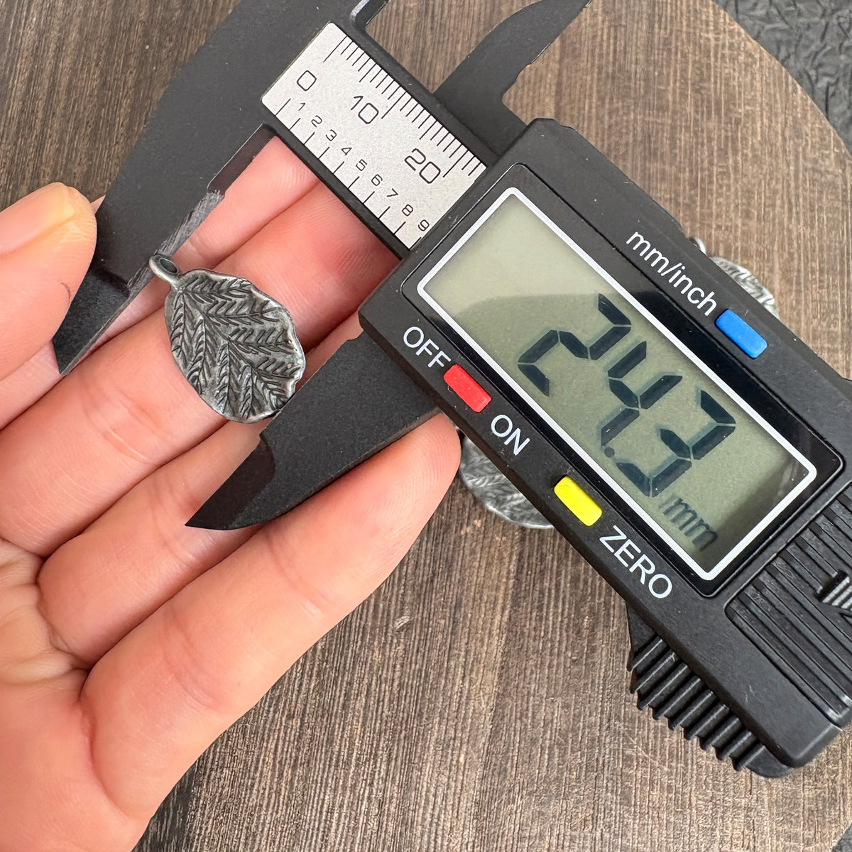 10PCS Antique Silver Textured Leaf Charms, Vintage Metal Leaf Pendants for Jewelry Making