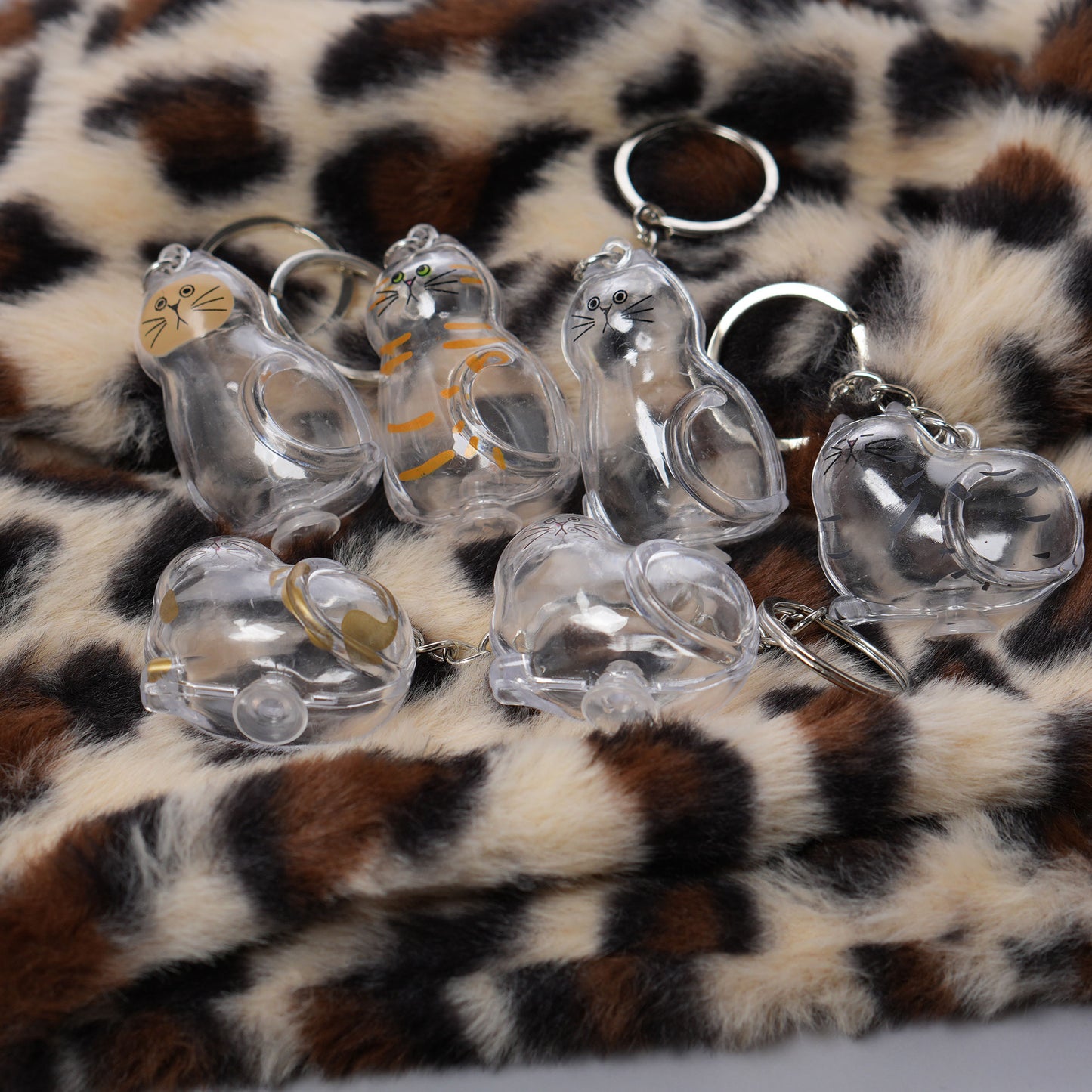 6 Pcs Cat Hair Keepsake Keychains – 2025 New Memorial Capsule Pendants, Fur Holder Bottles for Cat Lovers, Thoughtful Pet Loss or Birthday Gifts