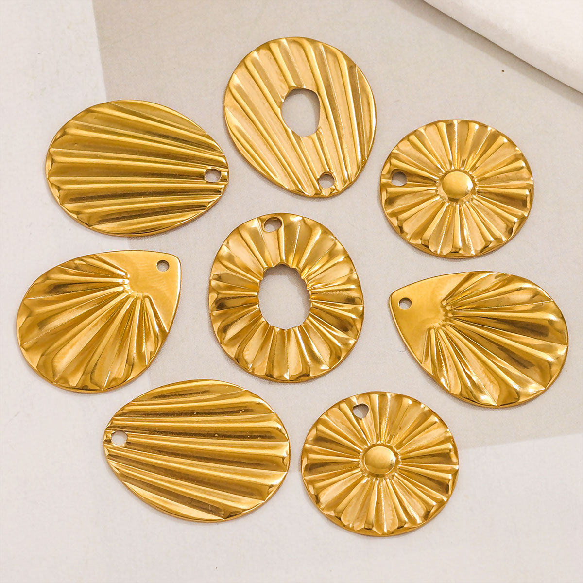 10PCS Stainless Steel Round Flower Pendant with Hole, DIY Teardrop Earring Connector, Jewelry Making Supplies for Stud Earrings