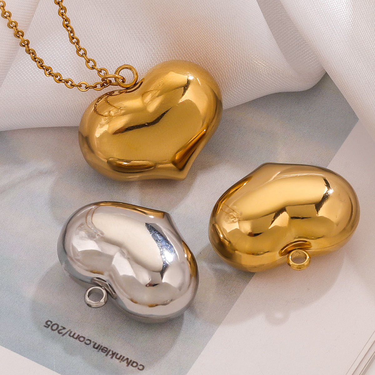 High Polished  Heart Pendant Love Clavicle Chain - Stylish, Versatile Jewelry Accessory with Large Heart Design
