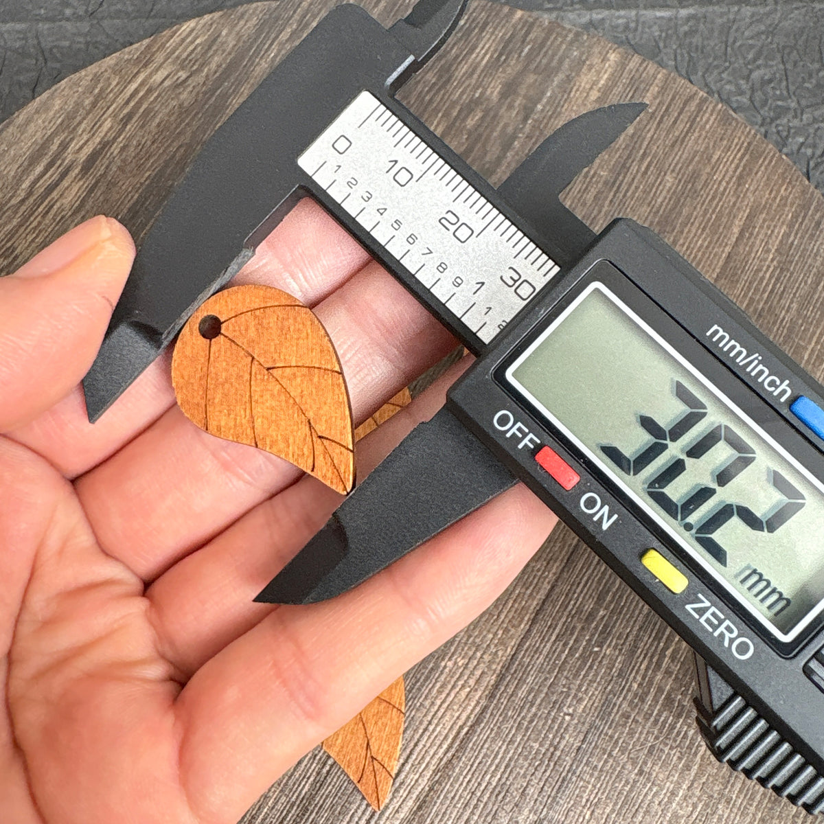 20PCS Wooden Leaf Charms, Teardrop Wood Leaf Pendants for DIY Earrings Jewelry Making