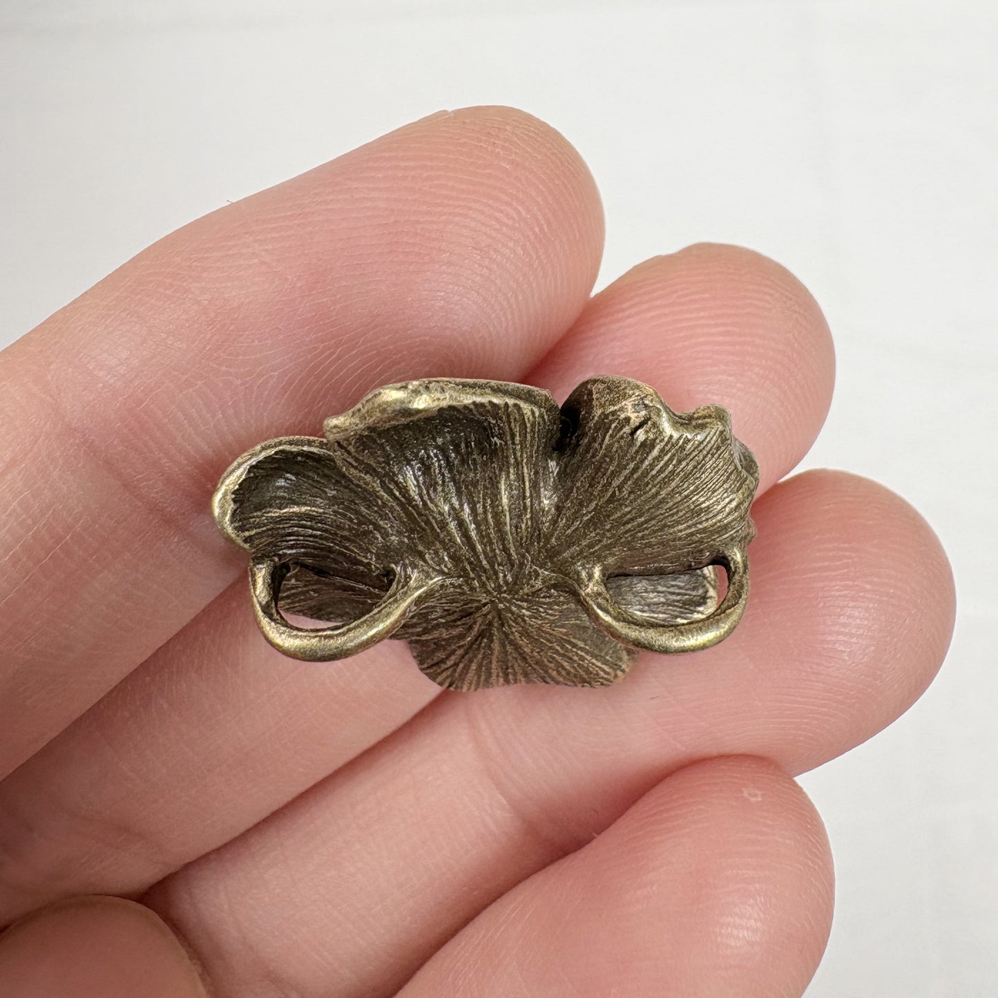 2PCS Vintage Bronze Camellia Double Loop Connectors, Antique Floral Charm, Retro Jewelry Findings for DIY Bracelets and Necklaces