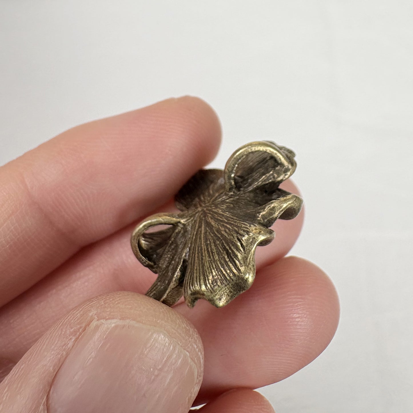 2PCS Vintage Bronze Camellia Double Loop Connectors, Antique Floral Charm, Retro Jewelry Findings for DIY Bracelets and Necklaces