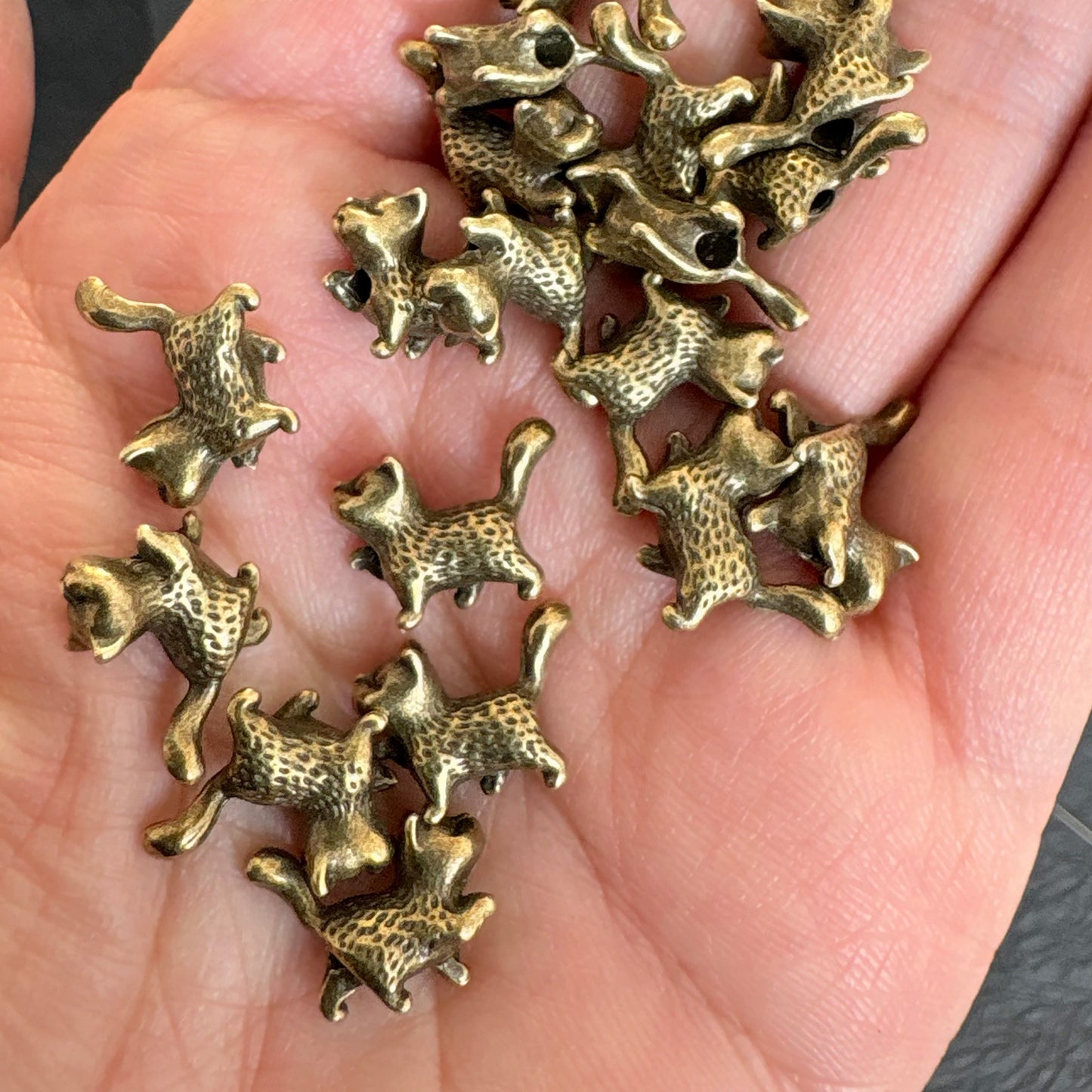 20PCS Vintage Bronze & Silver Running Cat Spacer Beads – Animal Charm for DIY Jewelry Making