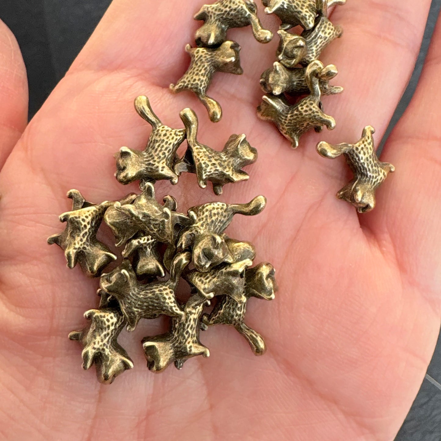 20PCS Vintage Bronze & Silver Running Cat Spacer Beads – Animal Charm for DIY Jewelry Making
