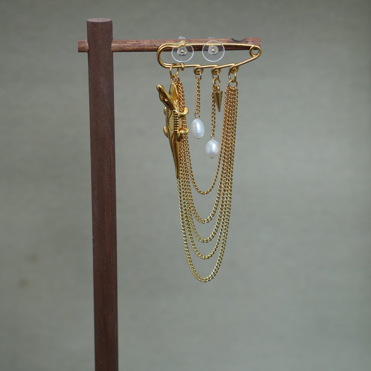 Gold Crocodile Brooch with Pearls, Vintage Alligator Pin with Chains