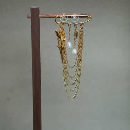 Gold Crocodile Brooch with Pearls, Vintage Alligator Pin with Chains