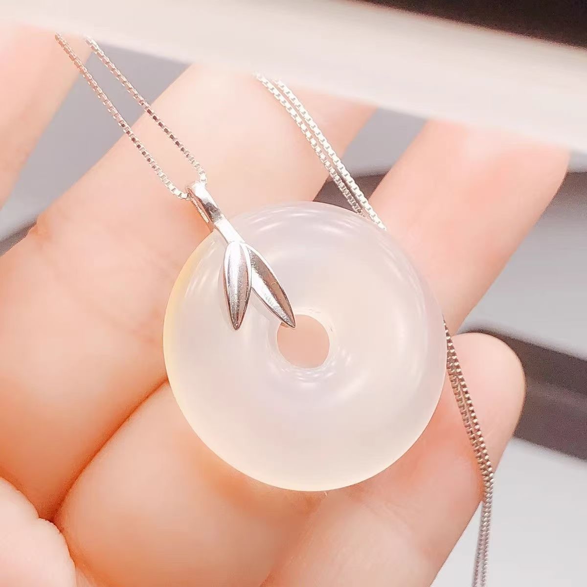 18K Minimalist Bamboo Leaf Pendant Connector, Gua-Zi Style Safety Clip for Jade & DIY Pendants, Jewelry Making Findings