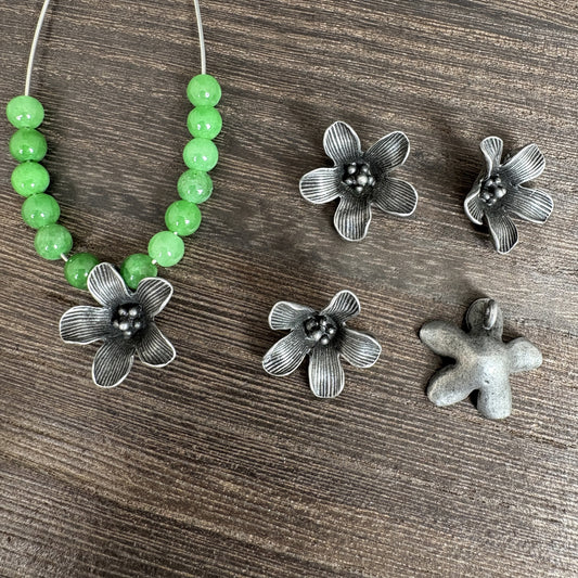 6PCS Vintage Lily Flower Pendants - Handmade Boho Floral Charm