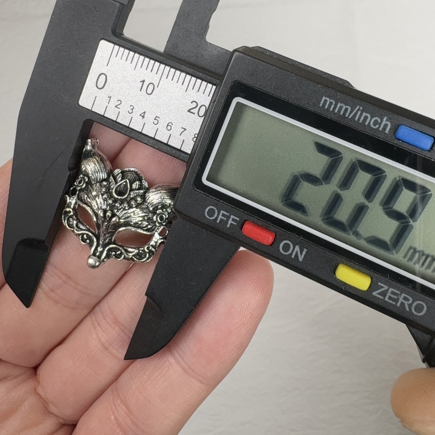 6PCS Vintage Double Hole Fox Mask Pendant, Antique Animal Charm, Retro Jewelry Findings for DIY Necklaces and Bracelets