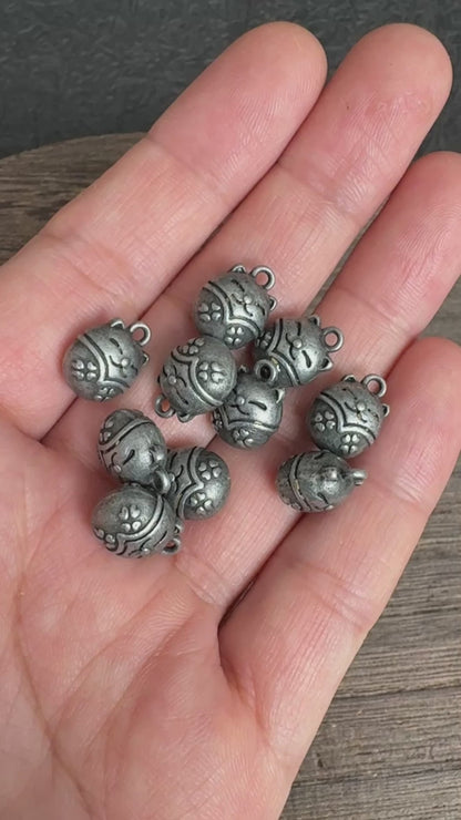8PCS Antique Silver Tone Cat Charms, Vintage Style Lucky Cat Pendant Beads, Jewelry Making Supplies