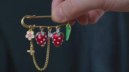 Glass Strawberry Fruit Brooch, Handmade Safety Pin Charm Pin with Flower, Bee， Leaf & Chain Dangle, Kawaii Vintage Style Jewelry Gift
